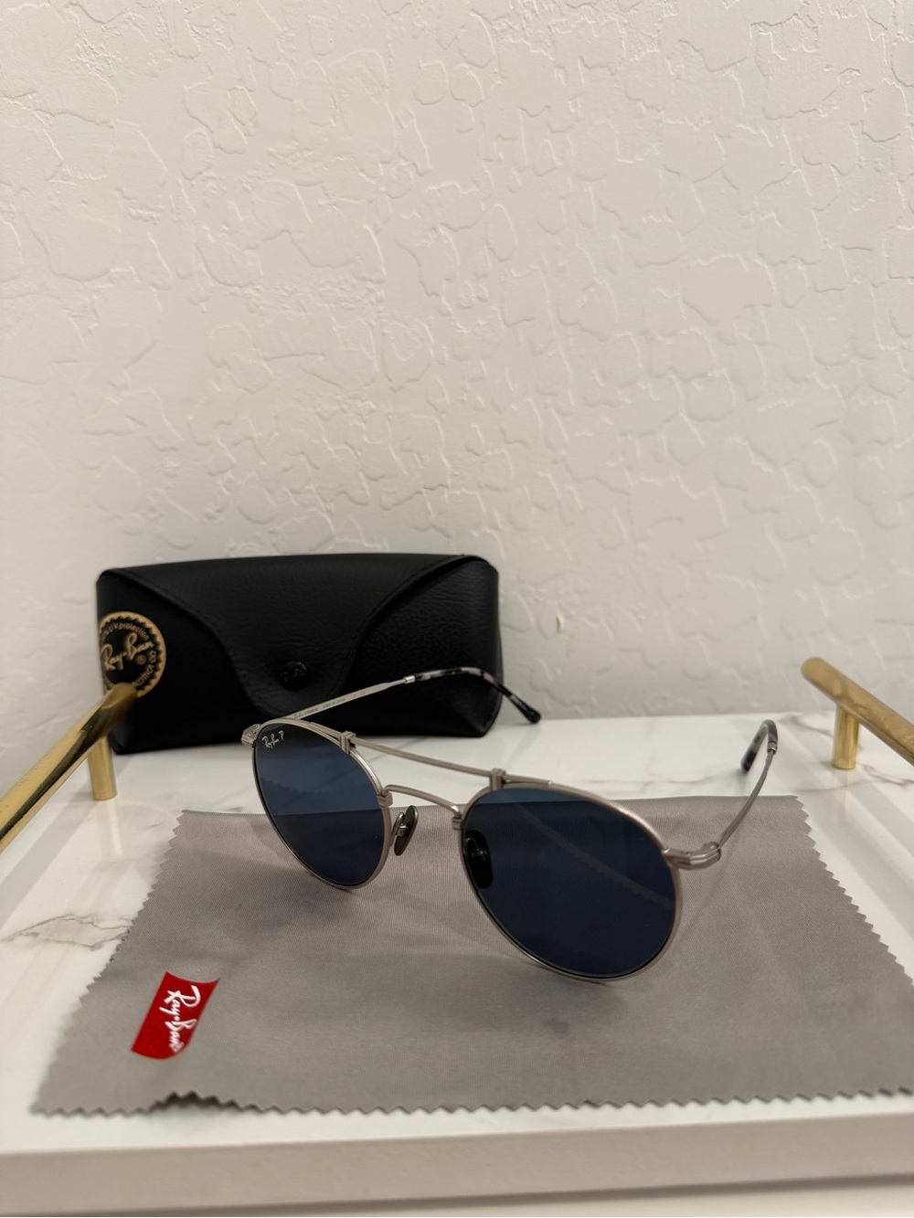 Ray-Ban
RB8147M TITANIUM SUNGLASSES Special Edition Round Silver